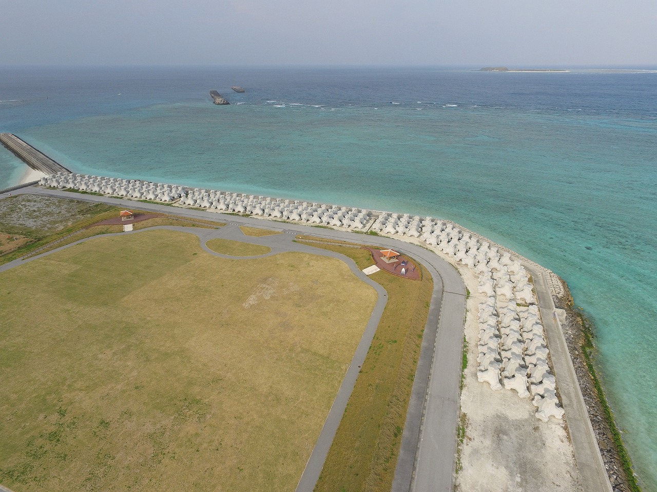 渡名喜漁港第2沖防波堤消波ブロック製作工事 H28 06 沖縄の総合建設業 株式会社 太名嘉組 渡名喜漁港第2沖防波堤消波ブロック製作工事 H28 06 沖縄の総合建設業 株式会社 太名嘉組