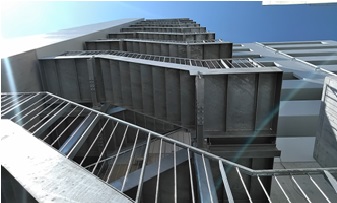 11 外部鉄骨避難階段設置完了 沖縄の総合建設業 株式会社 太名嘉組